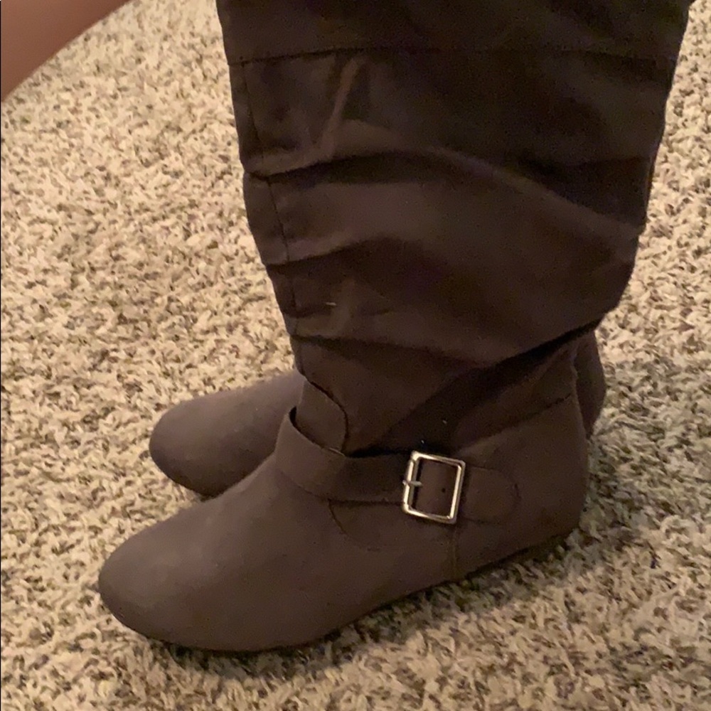 Boots - Picture 2 of 3